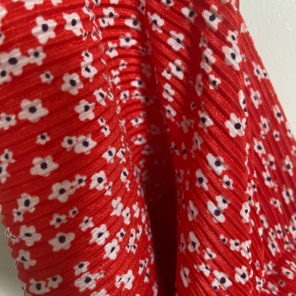 Pull and Bear floral mini romper - Picture 3 of 4